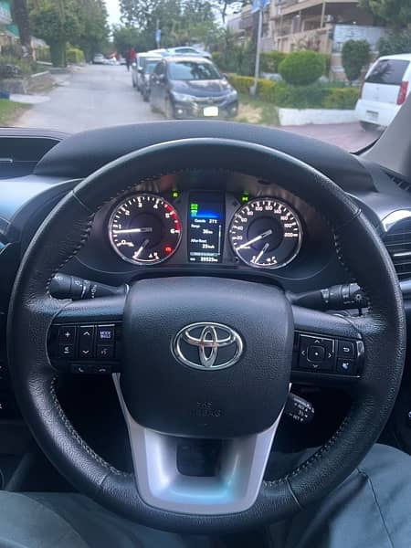 Toyota hilux Revo 8