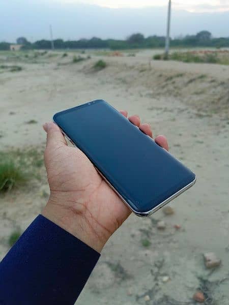 Samsung S8+ edge 1