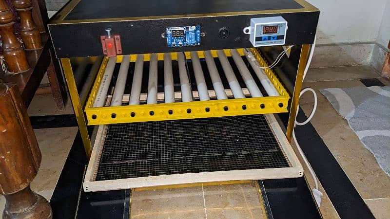 60 eggs Fully Auto incubator for sale 1