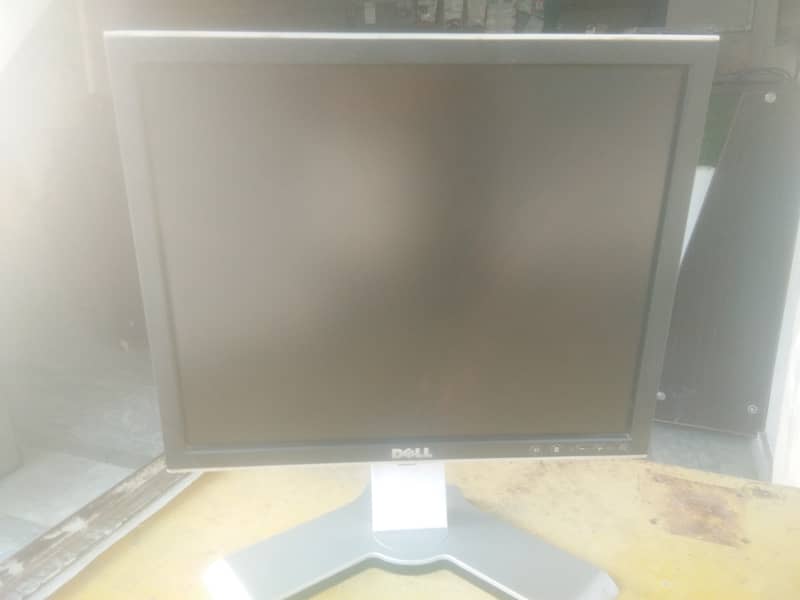 Dell 1708FPT Squqre LCd With hydraulic Stand 1