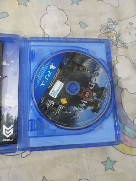 PlayStation 4 fat 500gb 1200 series with one controller and three cds 9