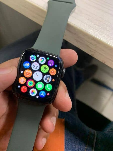 Apple Watch series 5 44mm 0