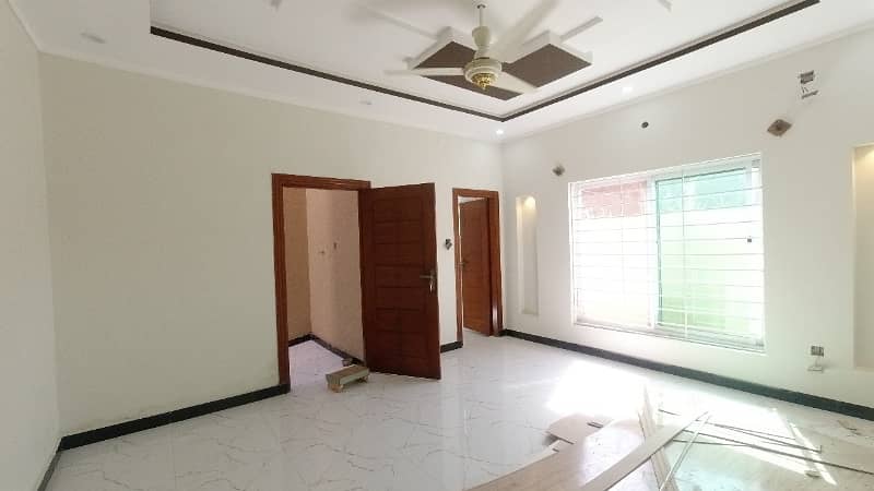 Get This Amazing Prime Location 10 Marla House Available In Gulshan Abad Sector 2 35