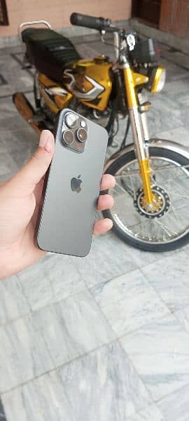 iphone 15 pro max 256Gb 4