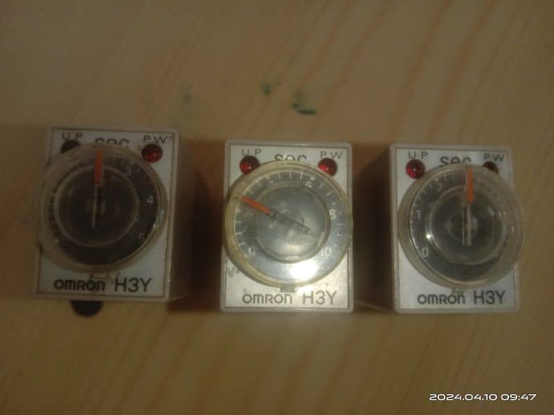Omron H3Y-2 timer relays 3
