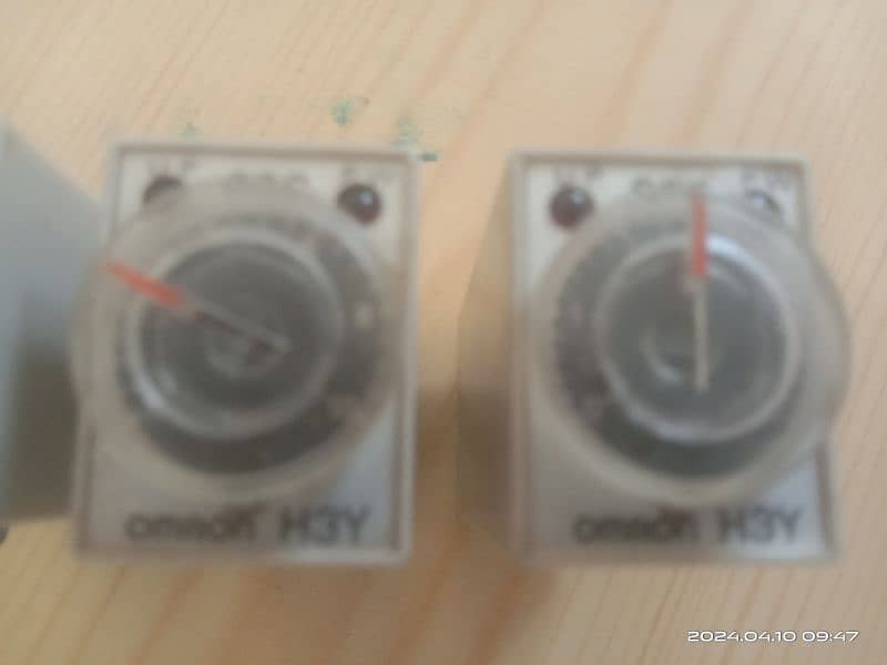 Omron H3Y-2 timer relays 4