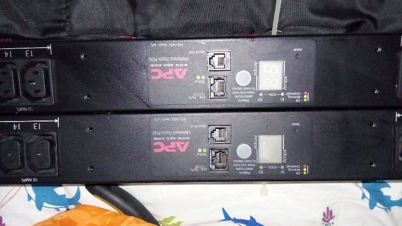 apc PDU 24 port rack amount two pdu 1