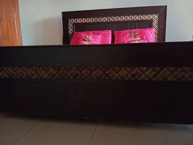 Wooden Queen Size Bed Only 0