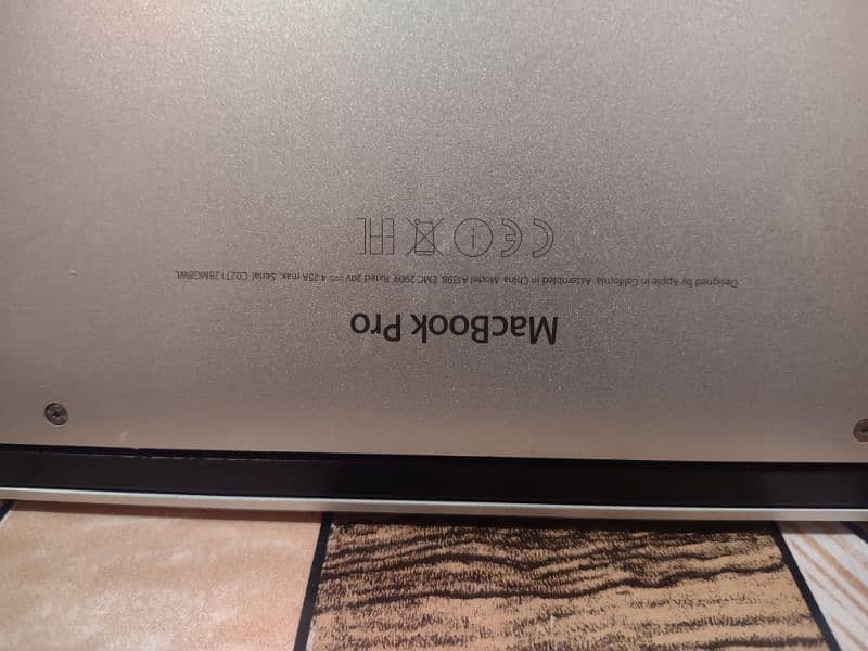 Macbook Pro Retina display 2015 corei7 15 inch 1