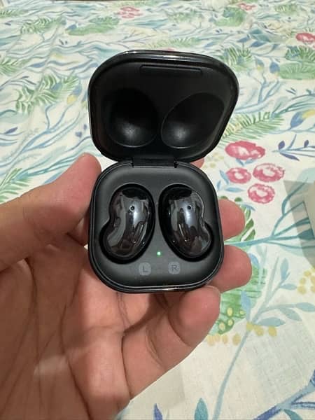 Samsung Galaxy Buds Live - Excellent Condition 1