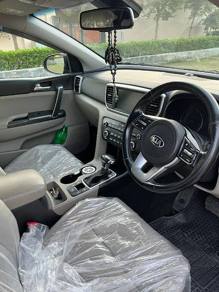 Kia Sportage fwd2020 for sale company maintain car with good condition 4