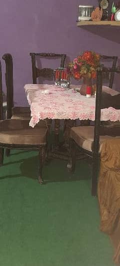 selling a beautiful chinute dinning dinning with chinute chairs 0