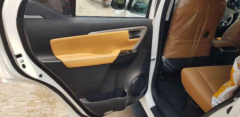 Fortuner sigma4 2022 end 2023 Islamabad number  show room condition 4