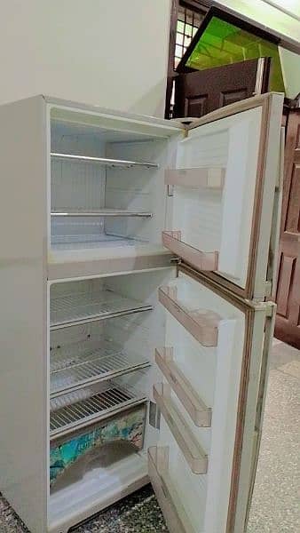 Dawlance Refrigerator in 10/10 condition 6