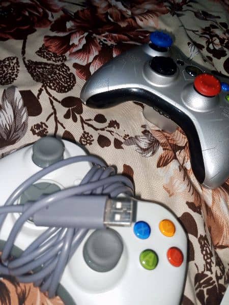 Xbox 360 full setup with 2 wireless controllers 6