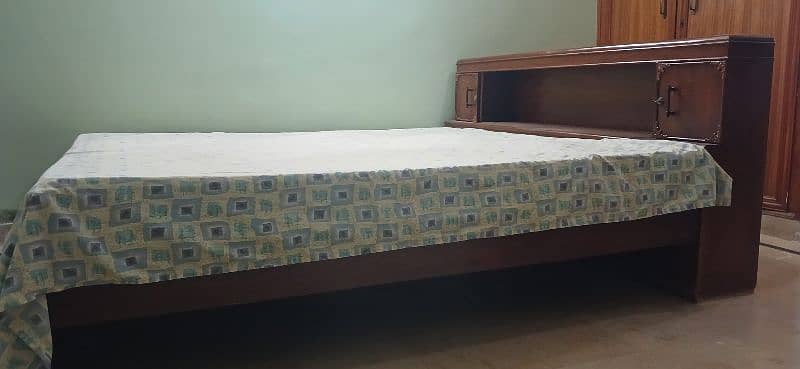 wooden King size bed with out mattress 1