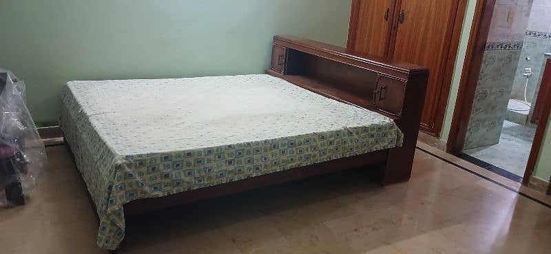 wooden King size bed with out mattress 2