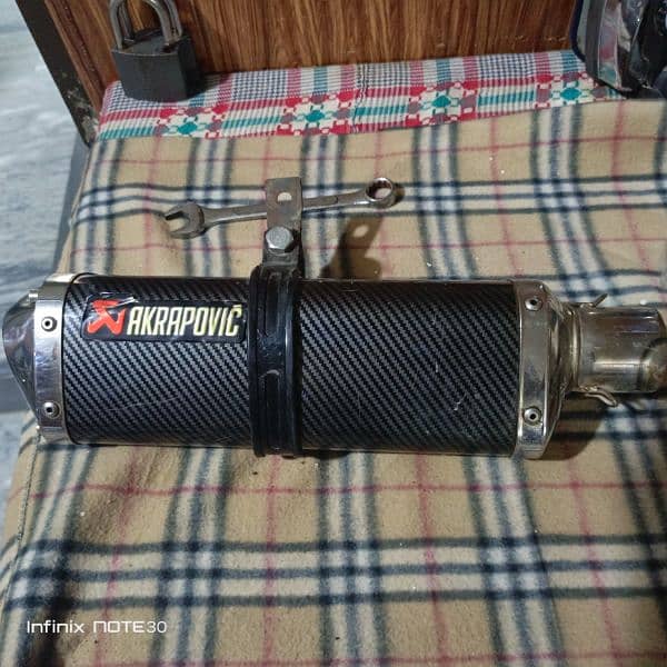 carbon fiber akrapovic best loud and good base exhaust 3