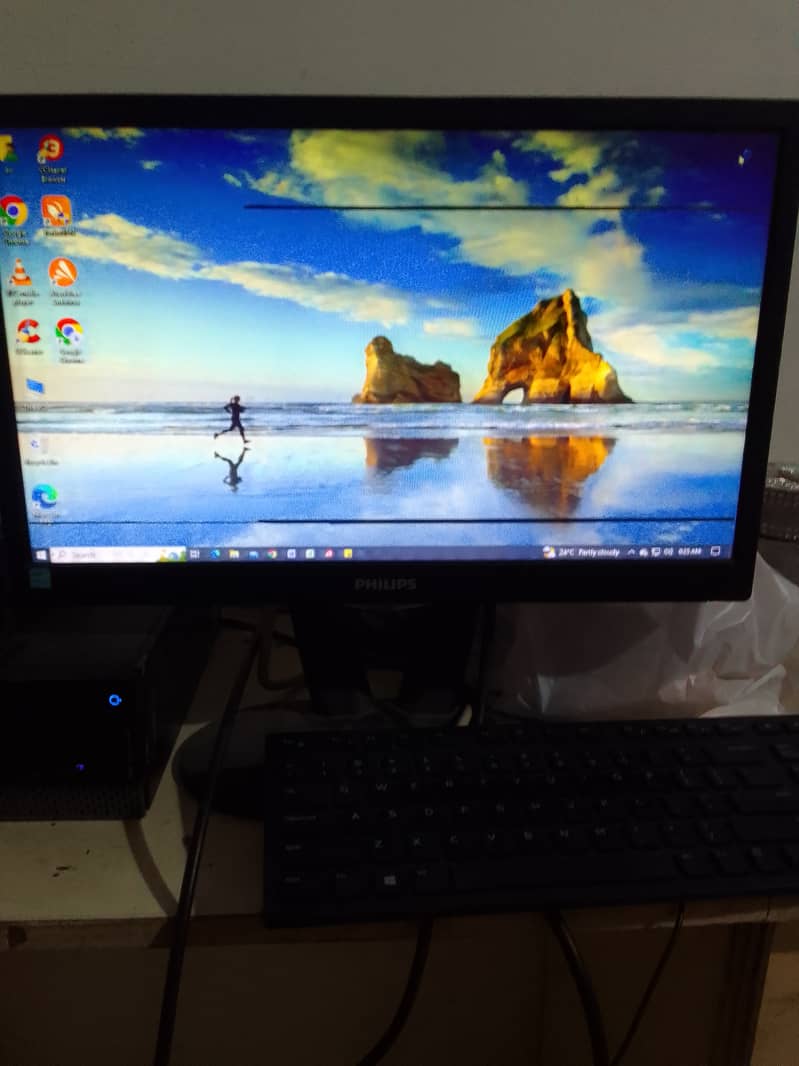 Computer for sale with CPU, monitor, keyboard and mouse 1