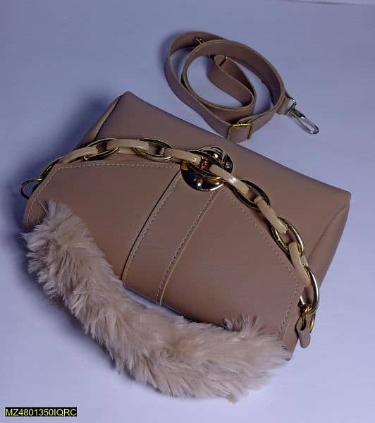 woman's chunky chain purse with Fur 1