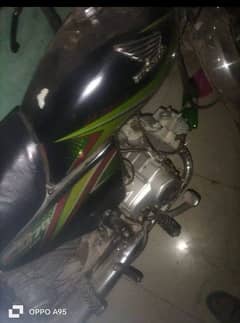 Bohat Achi bike hai ak hand chili hai engine Nahin khula genuine hai