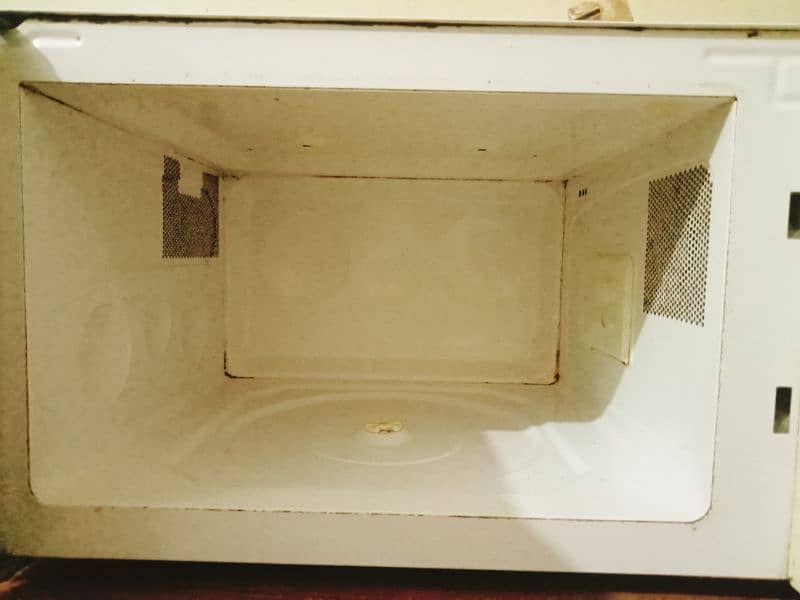microwave oven in good condition 1