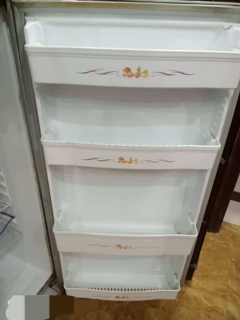 Waves jumbo size in good condition Refrigerator for sale 2