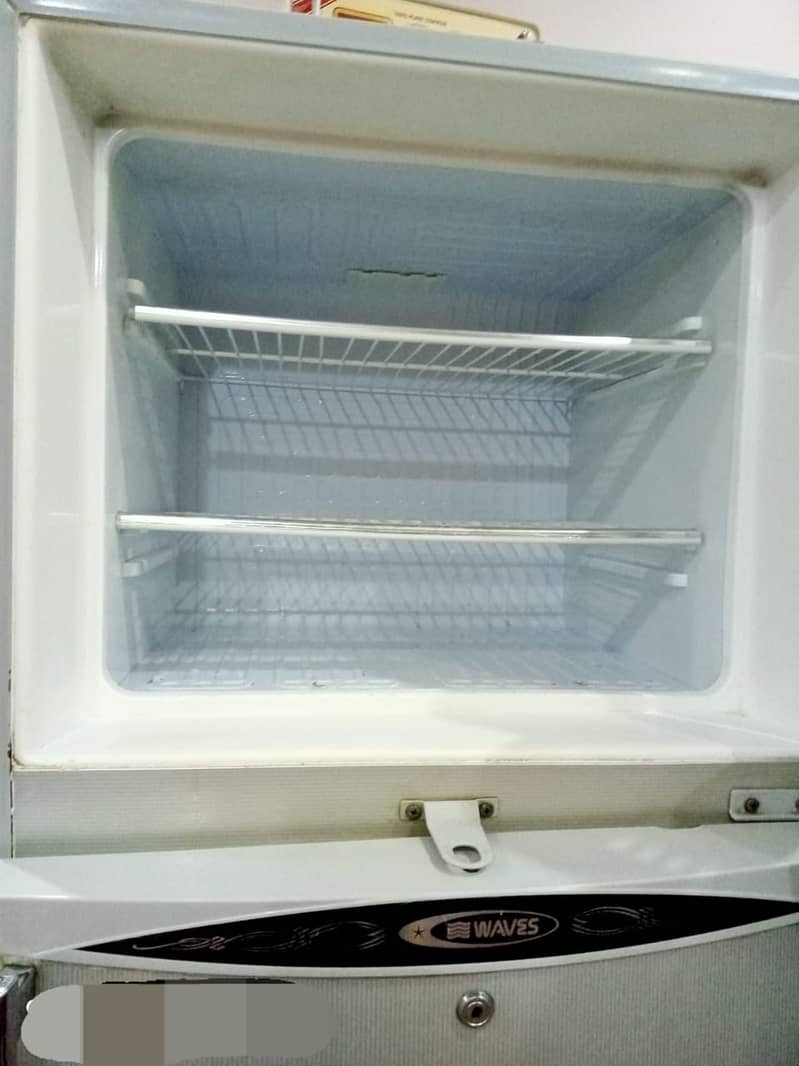 Waves jumbo size in good condition Refrigerator for sale 4