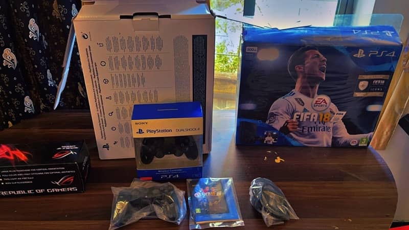 PS4 500 Gb with two controllers 5