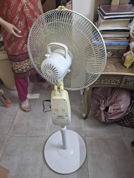 sogo chargeable pedestal fan 1