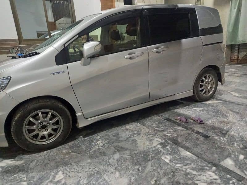 gari ki condition 10/9 ,interior clear Hy, new led tv Hy,new tyre 4
