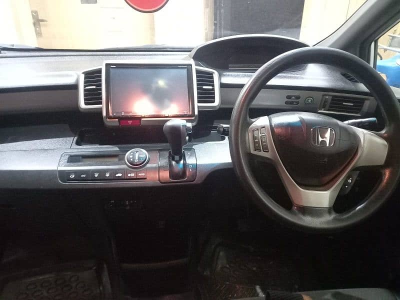 gari ki condition 10/9 ,interior clear Hy, new led tv Hy,new tyre 5
