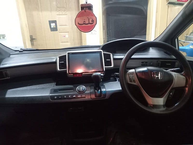 gari ki condition 10/9 ,interior clear Hy, new led tv Hy,new tyre 8