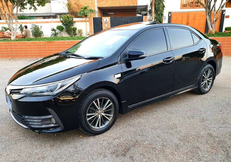TOYOTA COROLLA ALTIS 1.8 GRANDE TOP OF THE LINE VARIANT 2