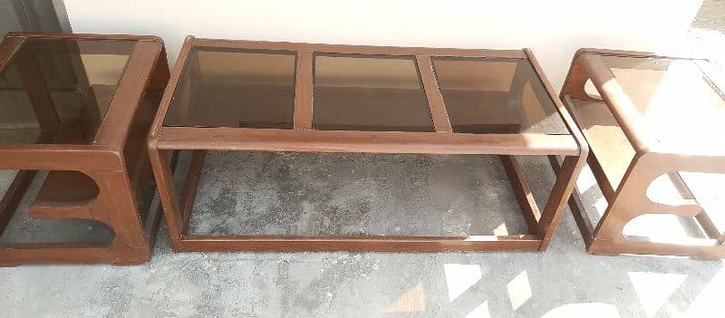 Table Set In excellent condition. Pure Wood 1