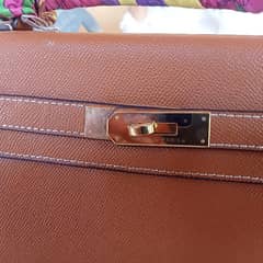 hermes bag price 40lac price can be  reduce  on table  talk 0