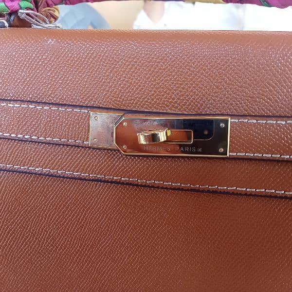 hermes bag price 40lac price can be  reduce  on table  talk 1