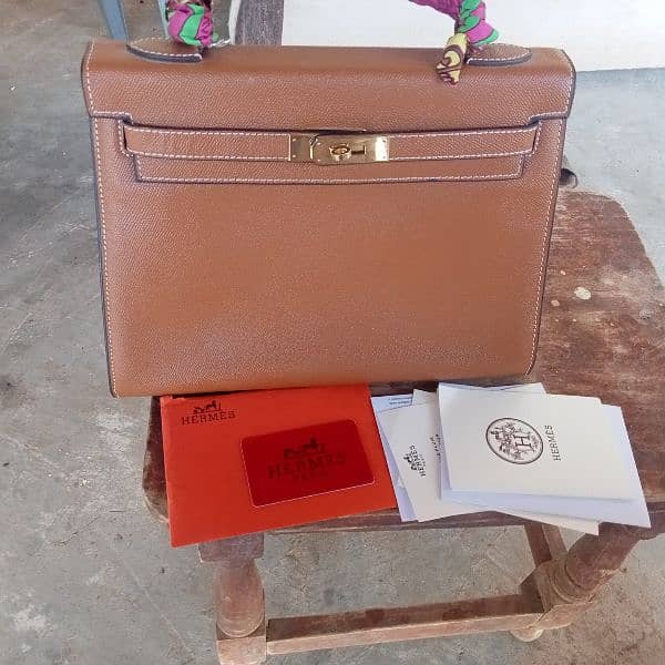 hermes bag price 40lac price can be  reduce  on table  talk 4