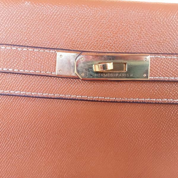 hermes bag price 40lac price can be  reduce  on table  talk 5