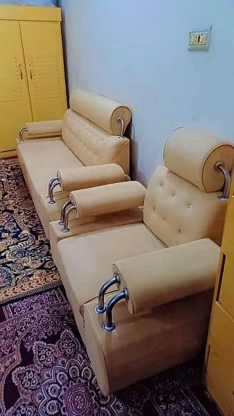 A Set of Sofa is available for sale 0