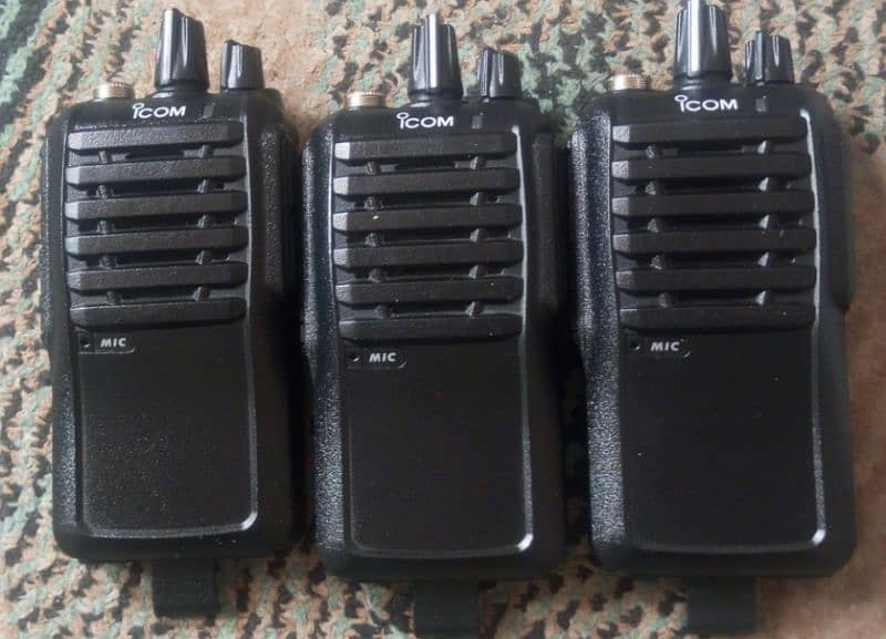 Walkei Talkei ICom IC V82 Made in Japan 1