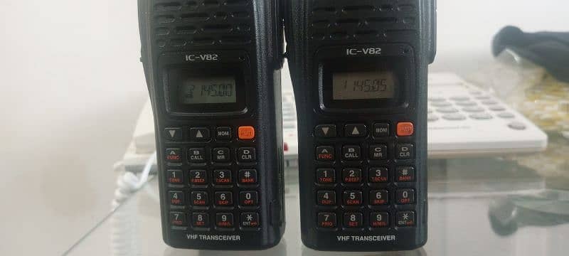 Walkei Talkei ICom IC V82 Made in Japan 13