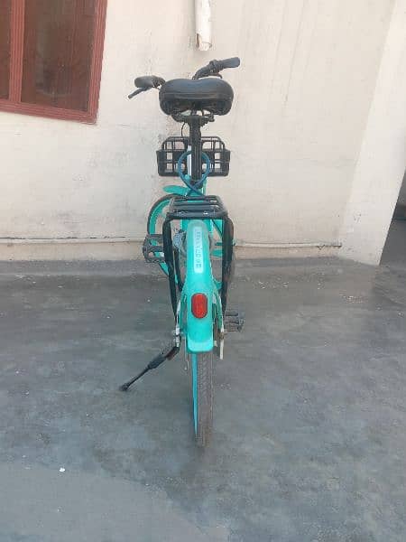 imported bicycle with aluminium frame and tubeless tyres 0