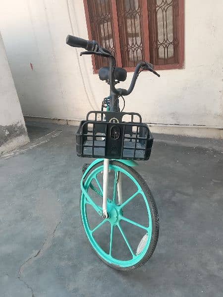 imported bicycle with aluminium frame and tubeless tyres 1