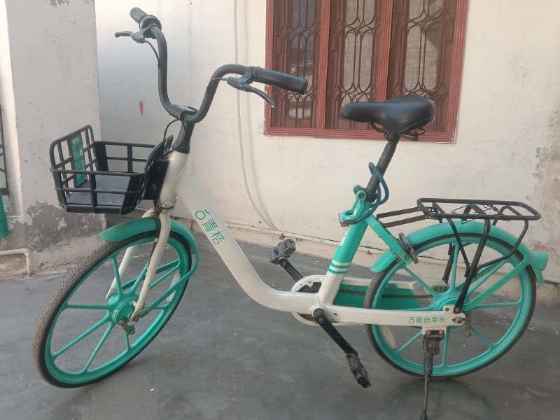 imported bicycle with aluminium frame and tubeless tyres 2