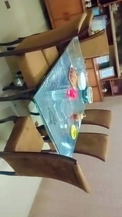 Dinning Table 6 seater in new condition