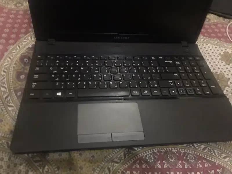 Samsung NP300E5C laptop featuring a 3rd generation Core i5 processor 0