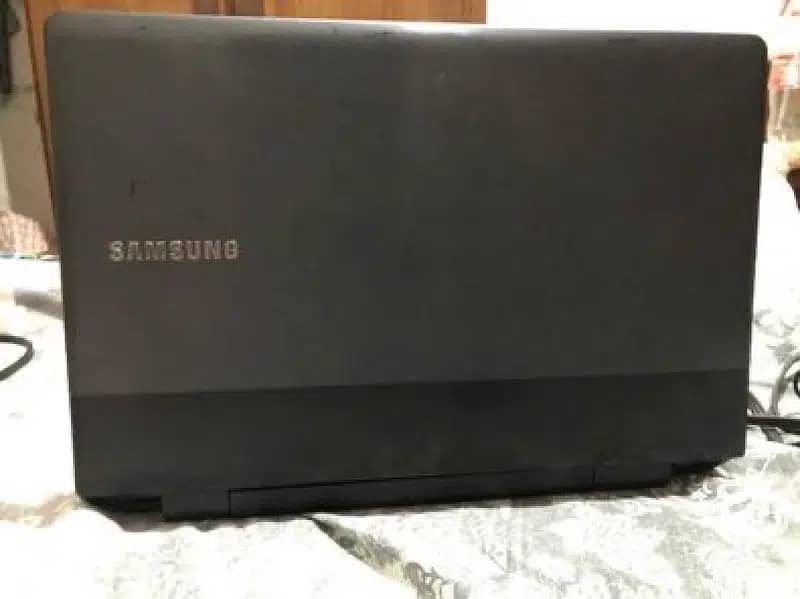 Samsung NP300E5C laptop featuring a 3rd generation Core i5 processor 2