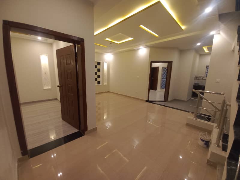 5 Marla First Floor For Rent In Phase 1 
Dream Gardens
 Lahore 5