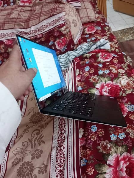 DELL.  XPS COREI5 7 th generation  eid offer 4 k Touch Screen 5